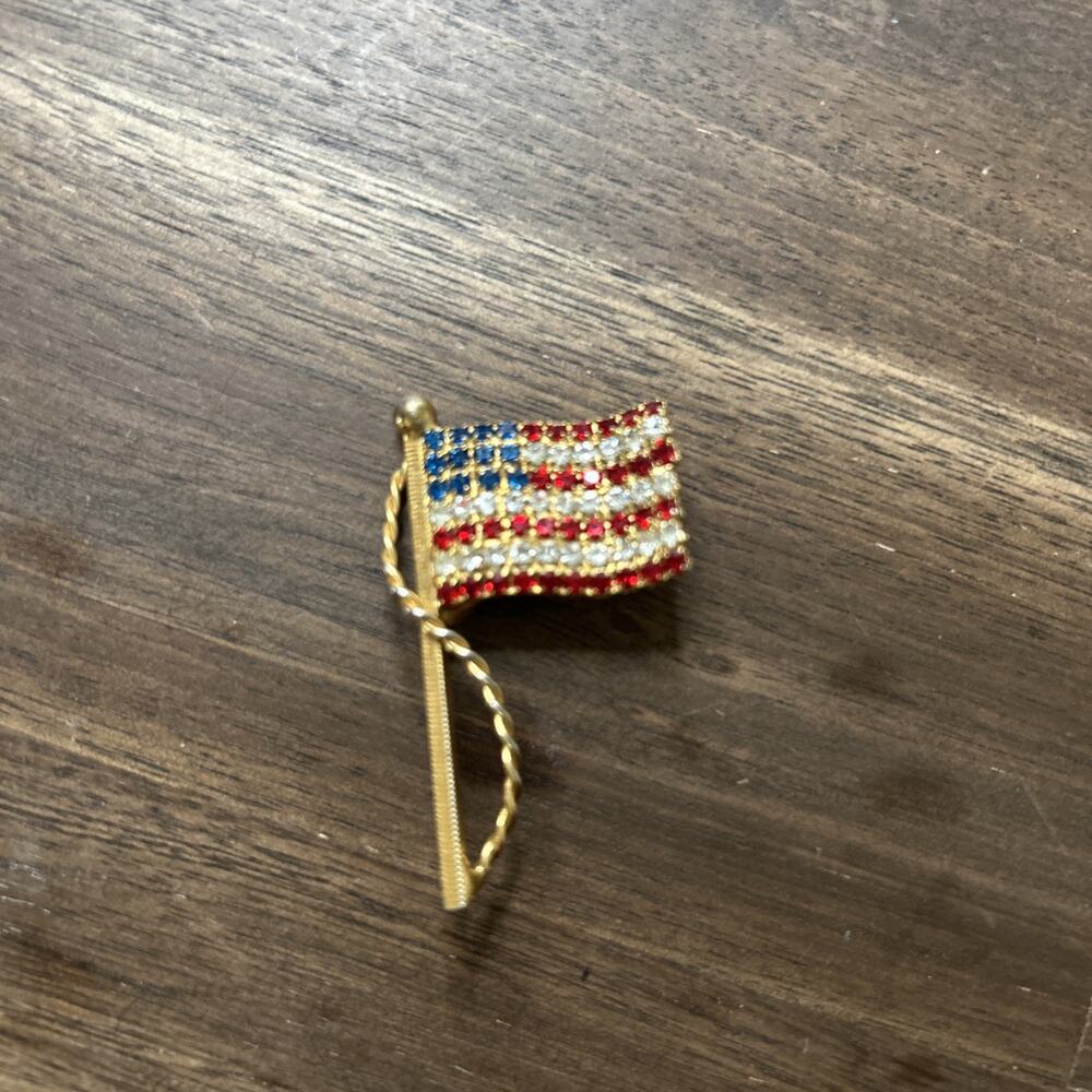 Red white & blue Flag Rhinestone Crystal Brooch Pin Patriotic Pin